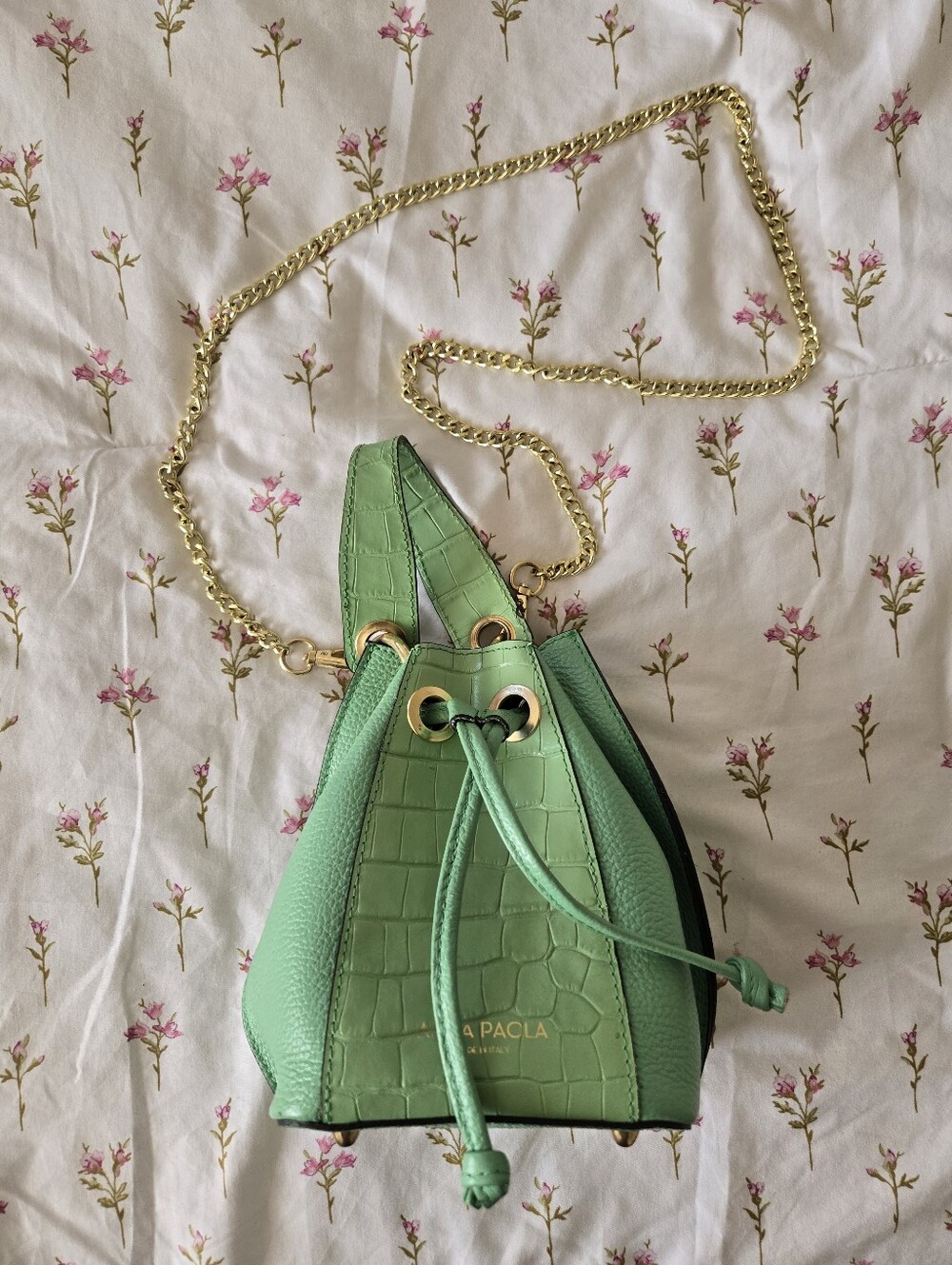 Green Croc-Texture Drawstring Mini Crossbody Bag with Gold Chain